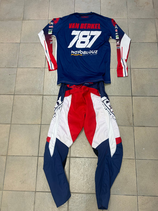 FULL KIT USA 787